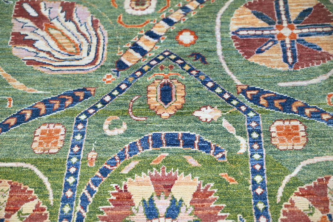 green Accent rug 3' 0" x 5' 0"