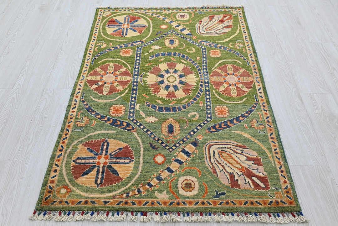 green Accent rug 3' 0" x 5' 0"