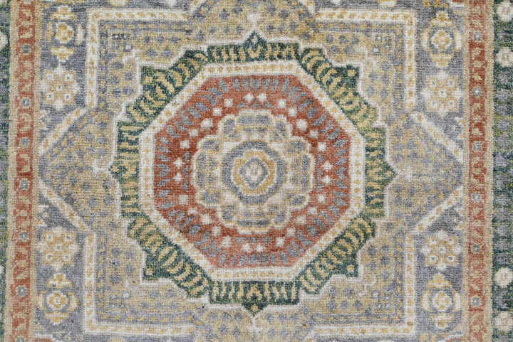 green Accent rug 3' 3" x 4' 10"