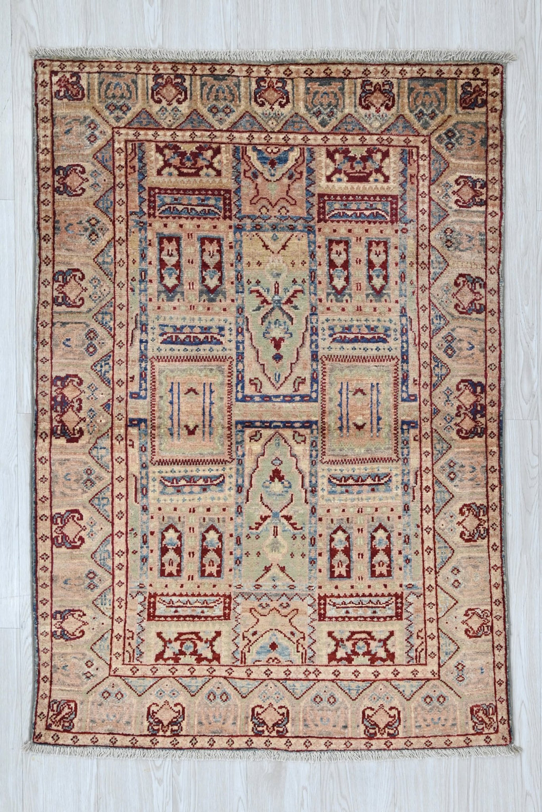 brown Accent rug 3' 2" x 4' 10"