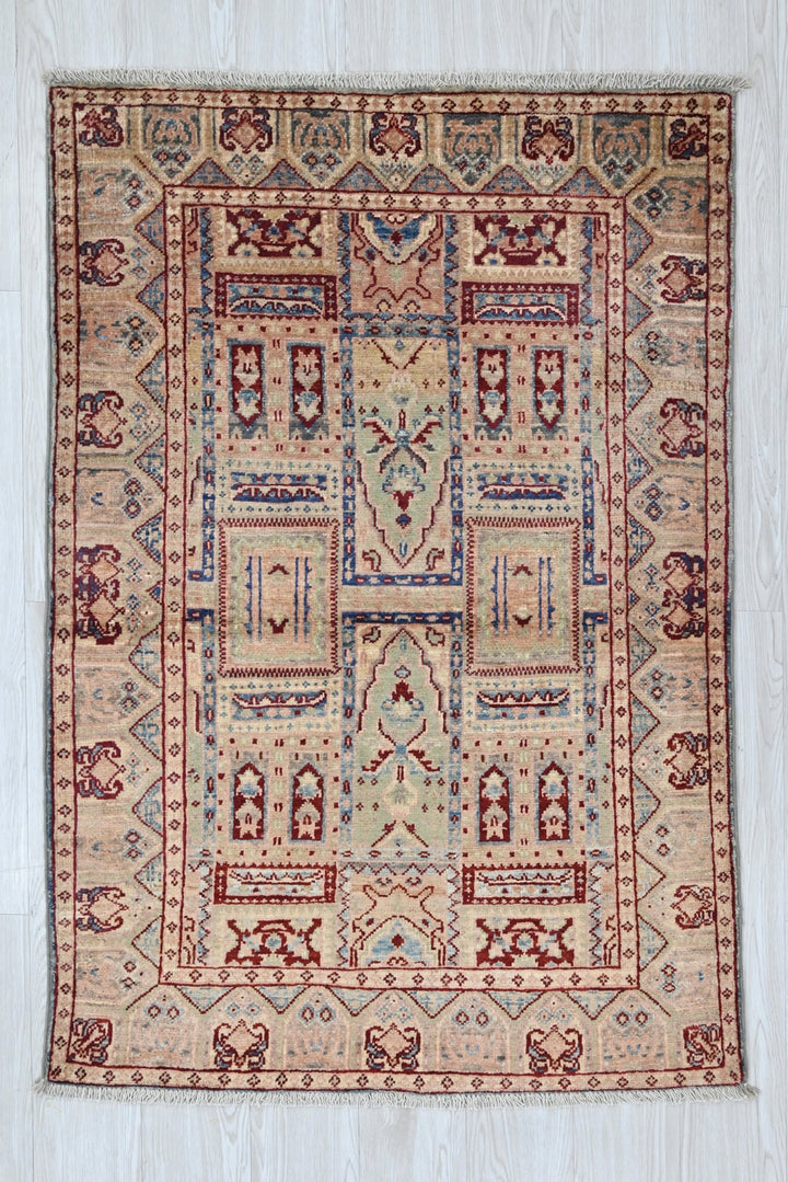 brown Accent rug 3' 2" x 4' 10"