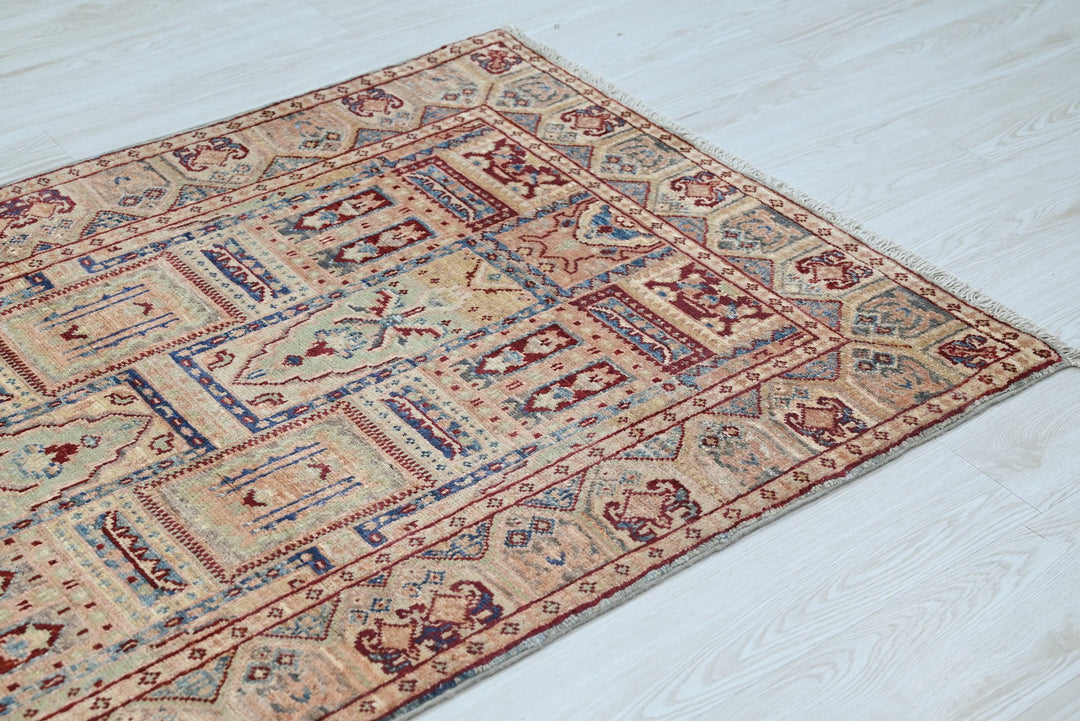 brown Accent rug 3' 2" x 4' 10"