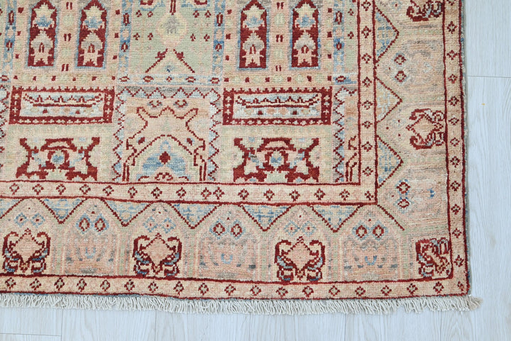 brown Accent rug 3' 2" x 4' 10"