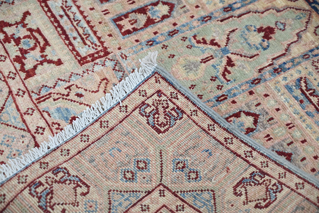 brown Accent rug 3' 2" x 4' 10"