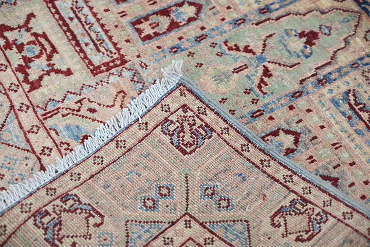 brown Accent rug 3' 2" x 4' 10"