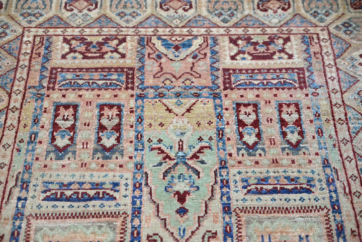 brown Accent rug 3' 2" x 4' 10"