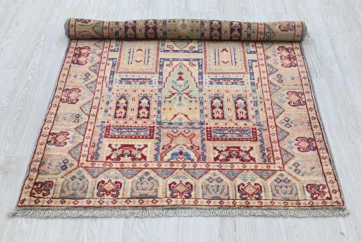 brown Accent rug 3' 2" x 4' 10"