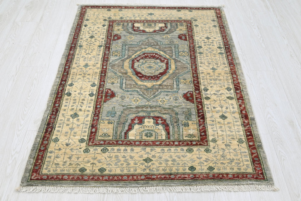 gray Accent rug 3' 2" x 4' 8"