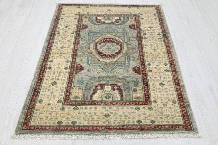 gray Accent rug 3' 2" x 4' 8"