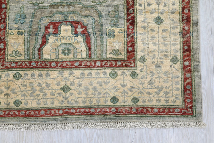 gray Accent rug 3' 2" x 4' 8"