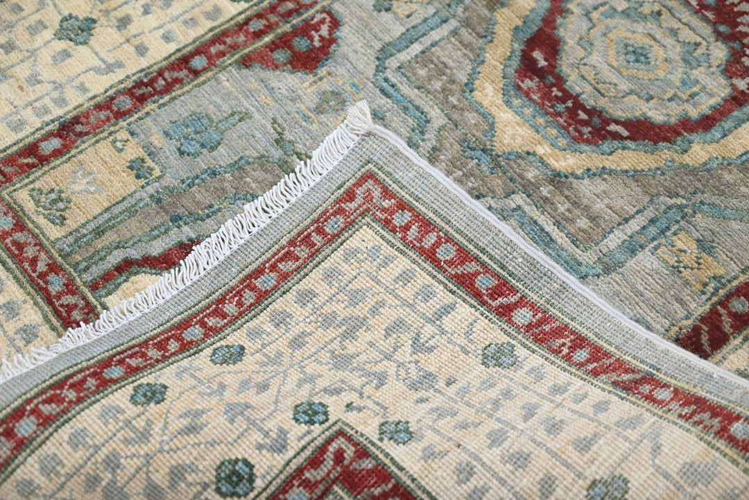 gray Accent rug 3' 2" x 4' 8"