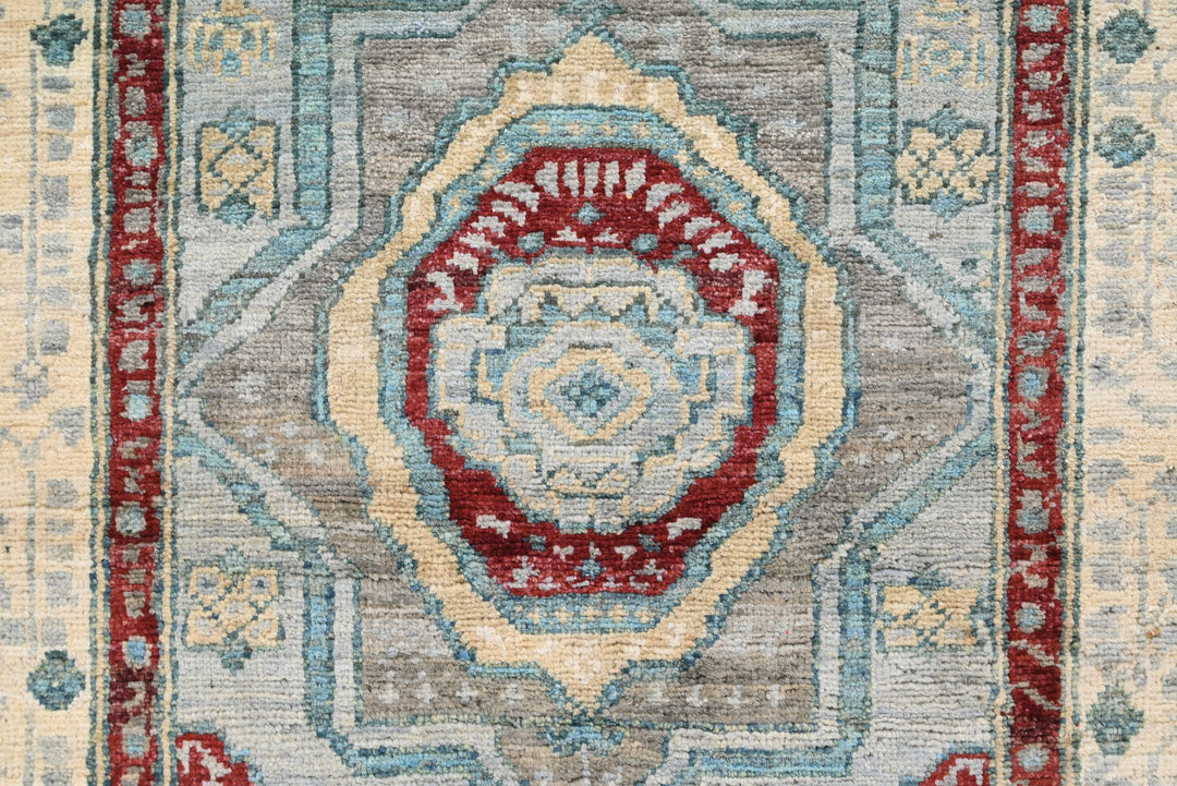 gray Accent rug 3' 2" x 4' 8"
