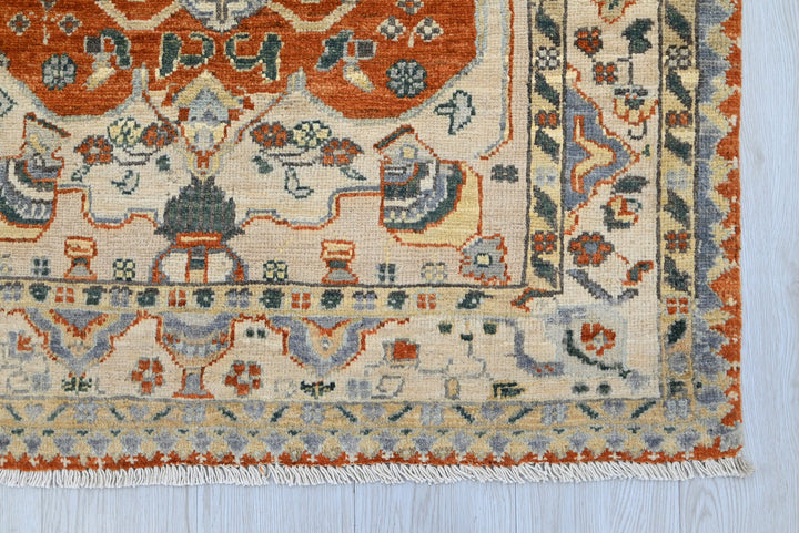 white Accent rug 3' 1" x 4' 8"