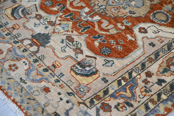 white Accent rug 3' 1" x 4' 8"