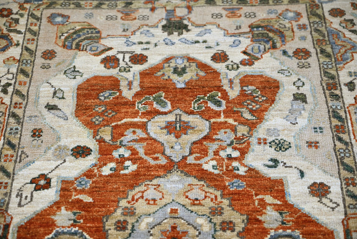 white Accent rug 3' 1" x 4' 8"