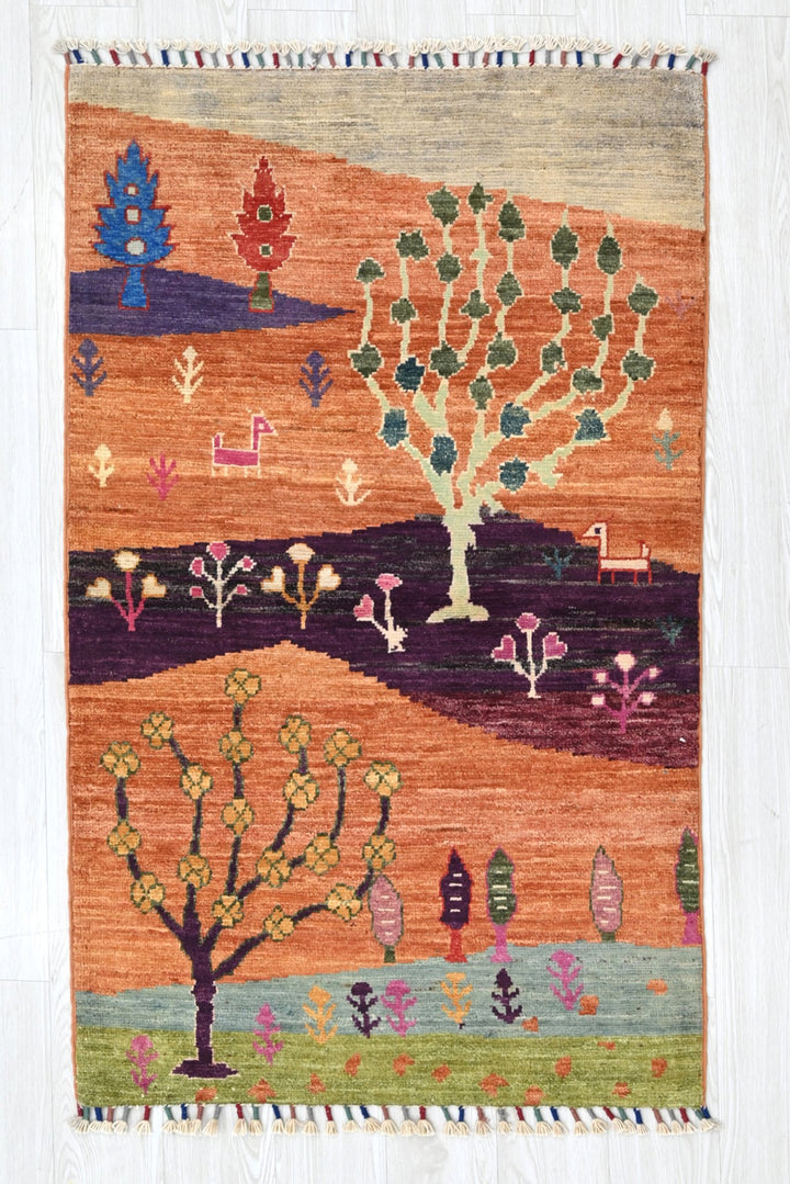 orange Accent rug 2' 10" x 4' 9"
