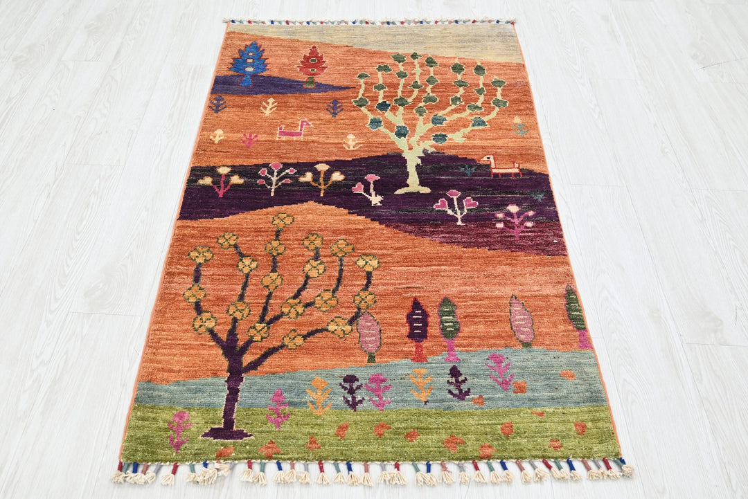 orange Accent rug 2' 10" x 4' 9"