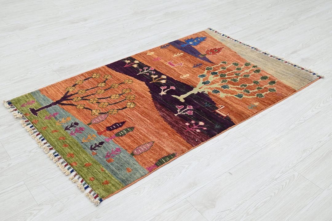 orange Accent rug 2' 10" x 4' 9"