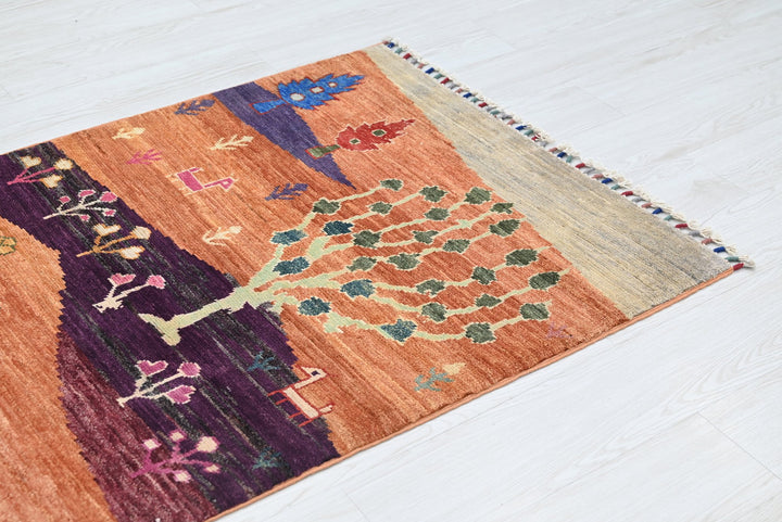 orange Accent rug 2' 10" x 4' 9"