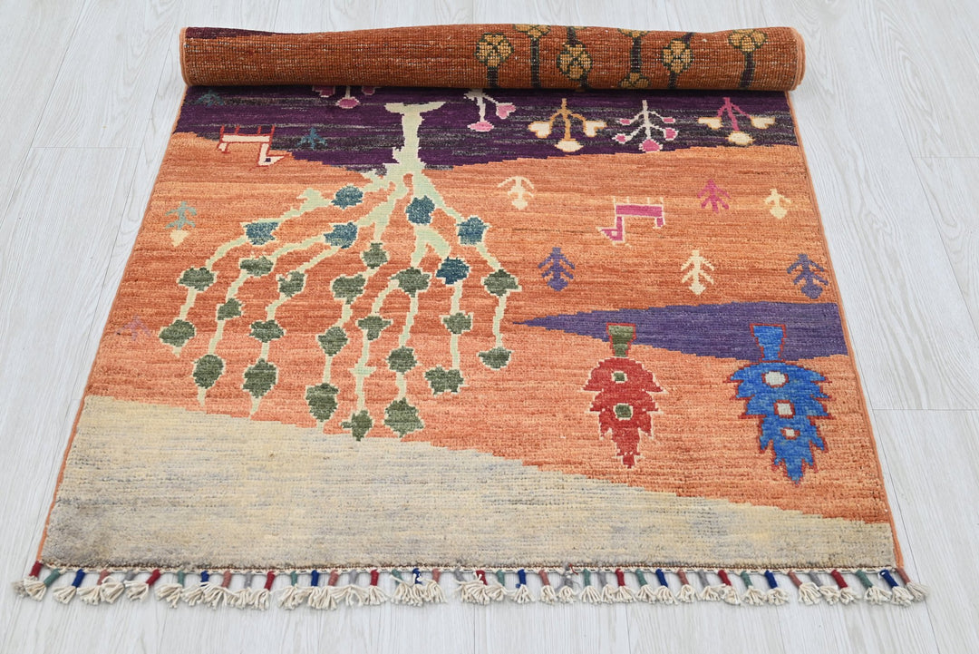 orange Accent rug 2' 10" x 4' 9"