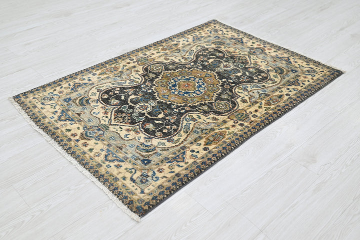white Accent rug 3' 2" x 4' 10"