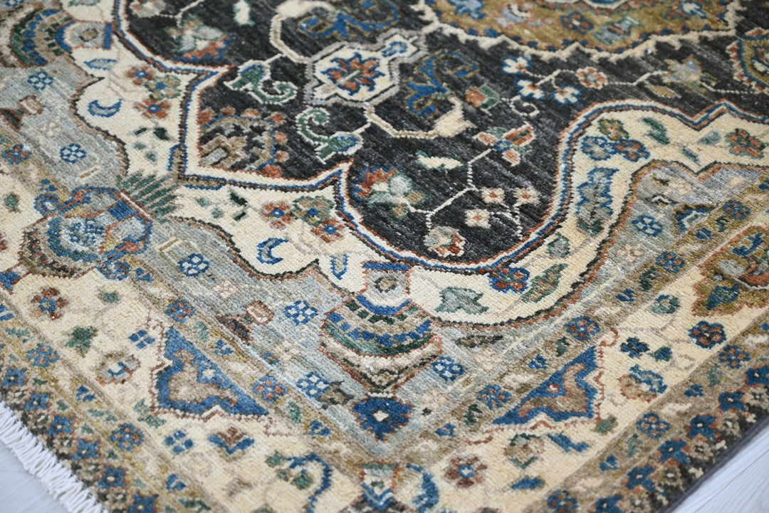 white Accent rug 3' 2" x 4' 10"