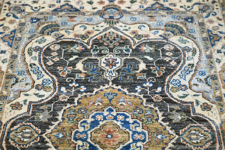 white Accent rug 3' 2" x 4' 10"