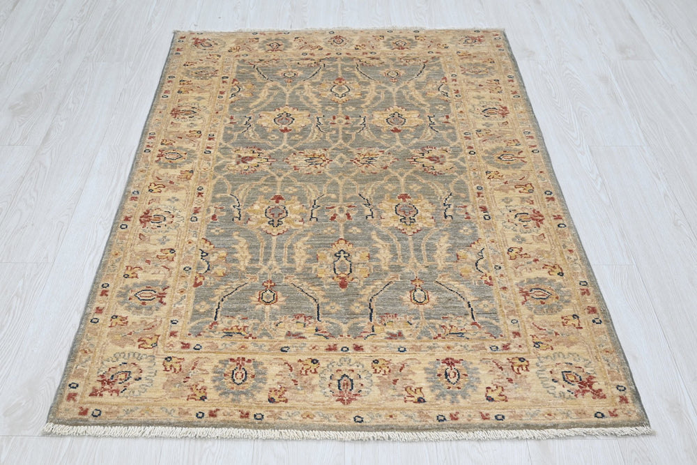 gray Accent rug 3' 4" x 5' 1"