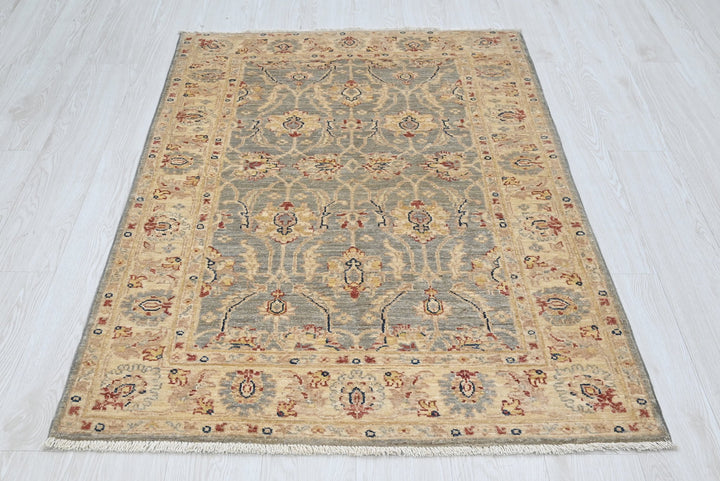 gray Accent rug 3' 4" x 5' 1"