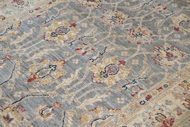 gray Accent rug 3' 4" x 5' 1"