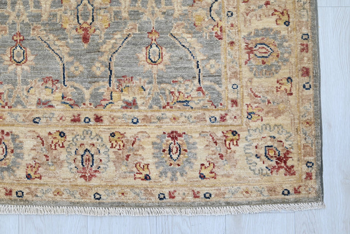 gray Accent rug 3' 4" x 5' 1"