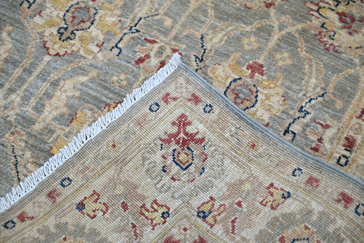 gray Accent rug 3' 4" x 5' 1"