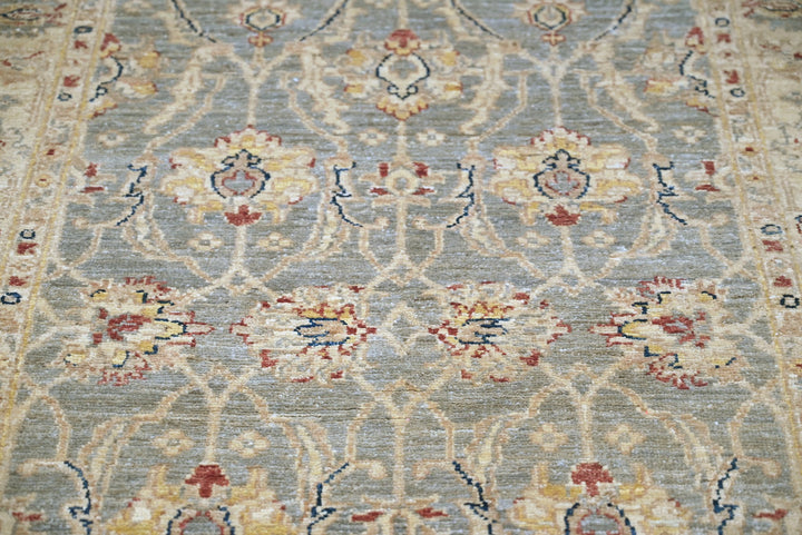 gray Accent rug 3' 4" x 5' 1"