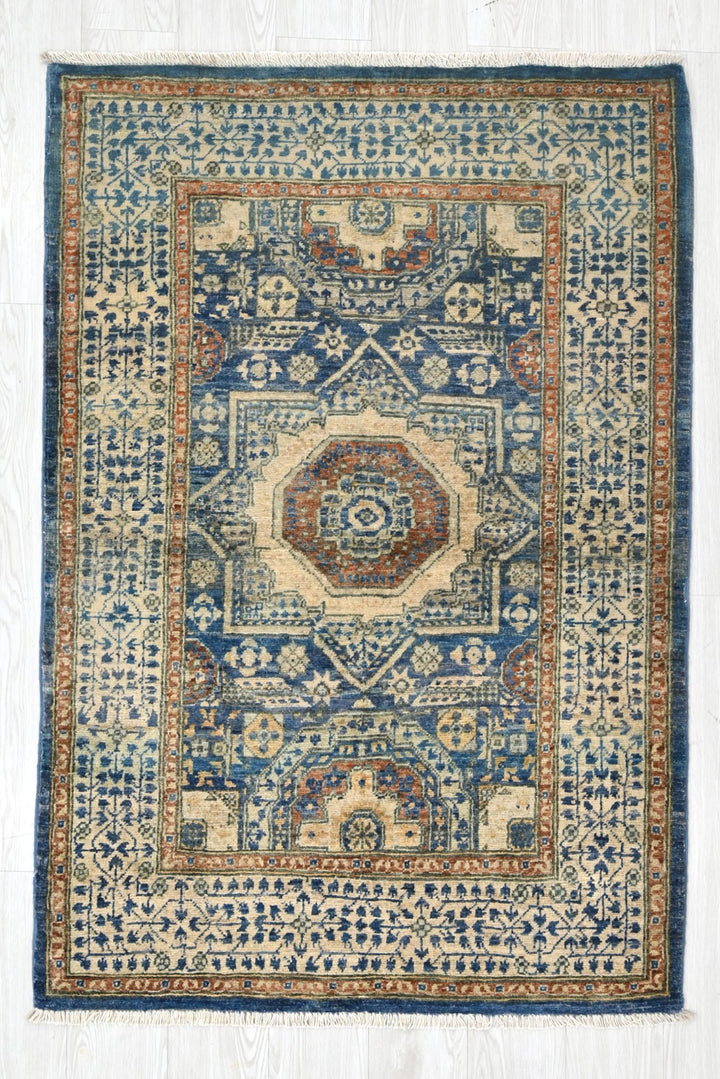 blue Accent rug 3' 4" x 5' 1"