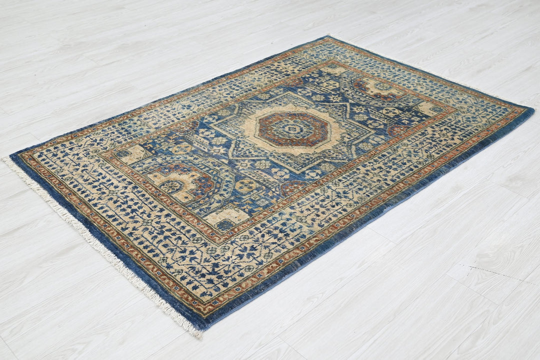 blue Accent rug 3' 4" x 5' 1"