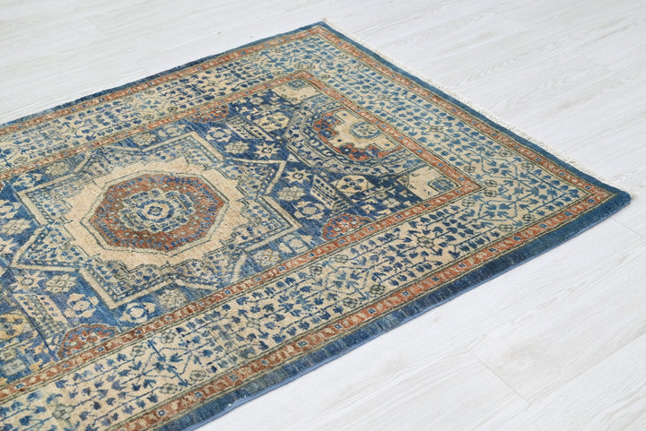 blue Accent rug 3' 4" x 5' 1"