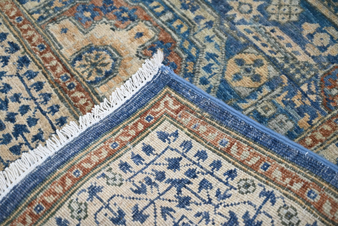 blue Accent rug 3' 4" x 5' 1"
