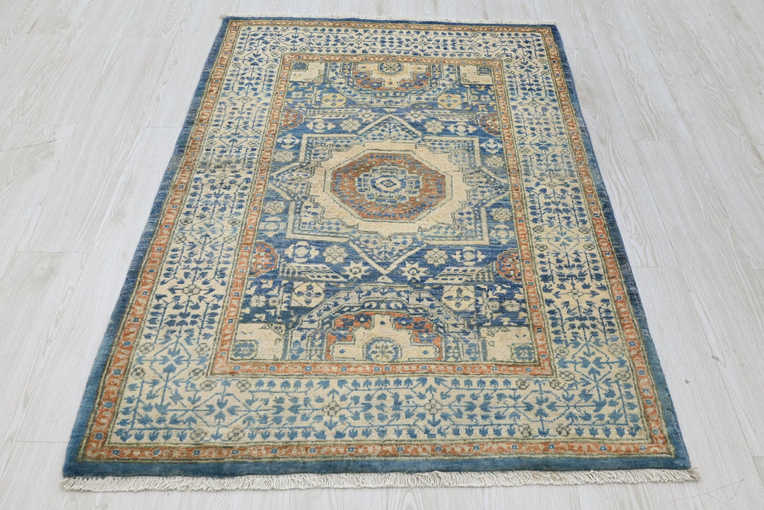 blue Accent rug 3' 4" x 5' 1"