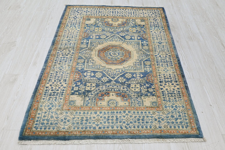 blue Accent rug 3' 4" x 5' 1"