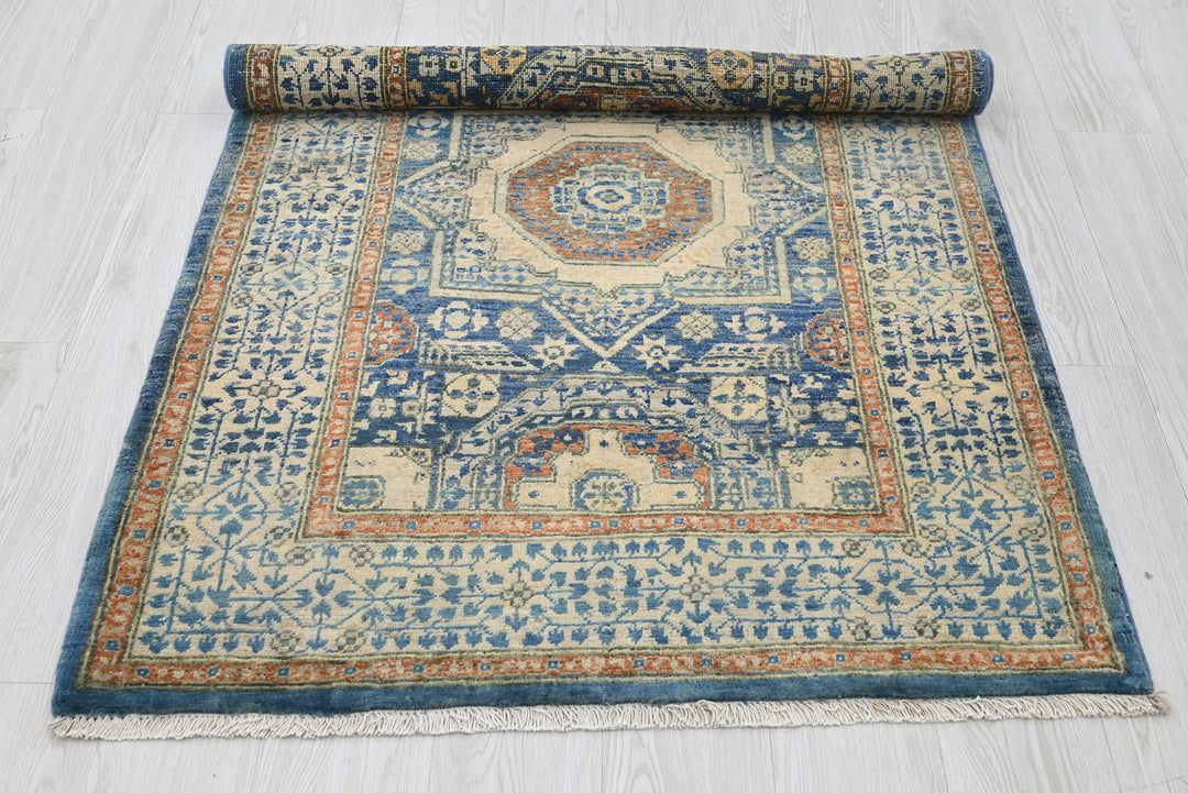 blue Accent rug 3' 4" x 5' 1"