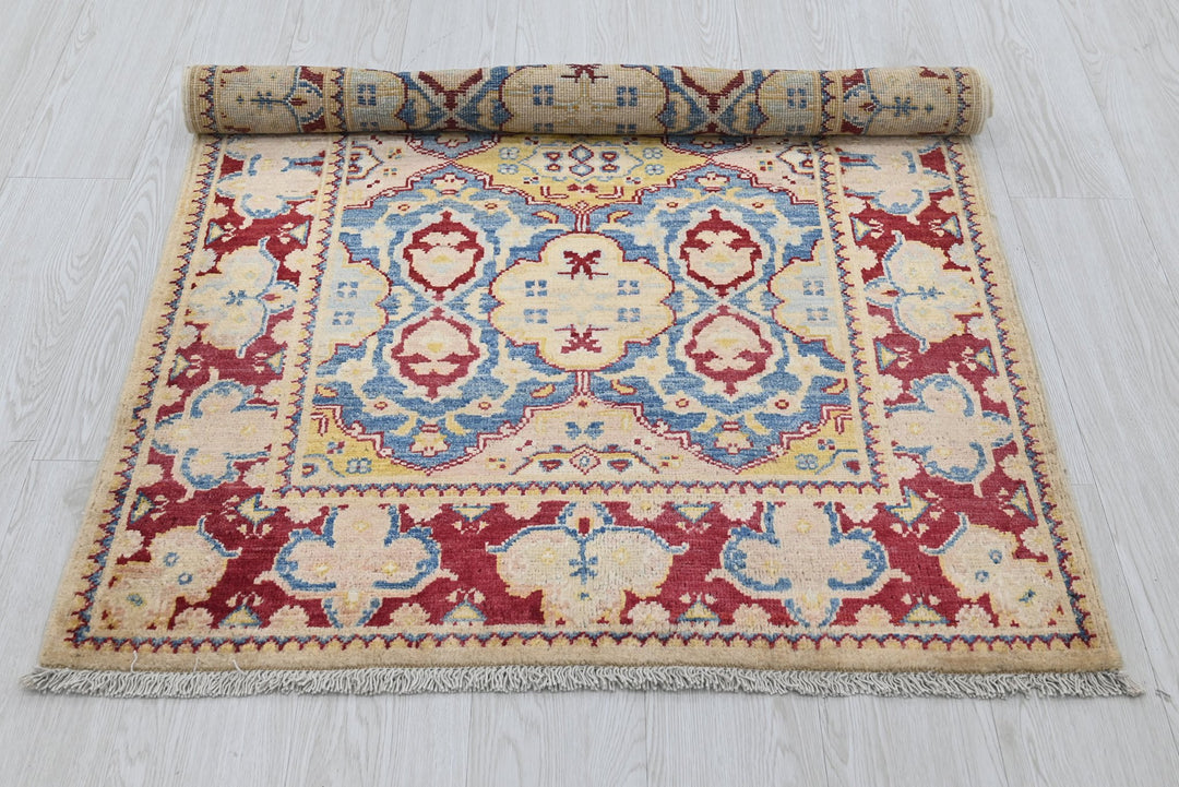 red Accent rug 3' 2" x 4' 10"