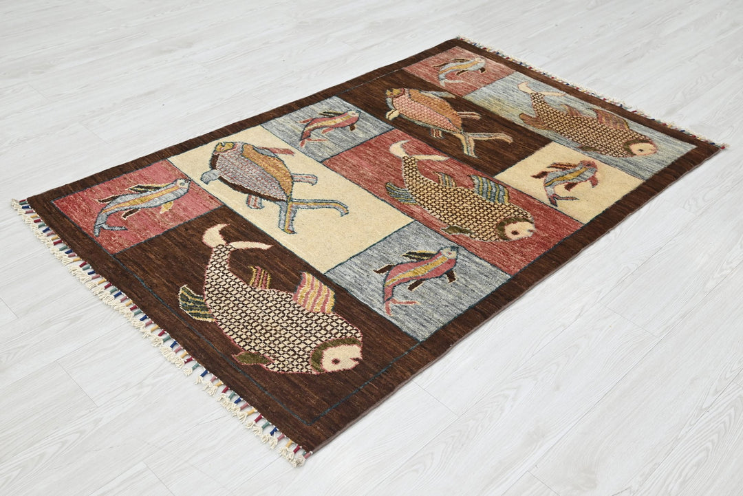 brown Accent rug 3' 1" x 5' 0"