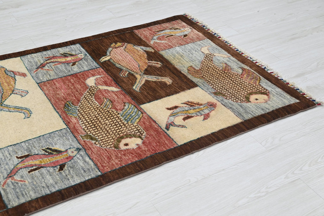 brown Accent rug 3' 1" x 5' 0"