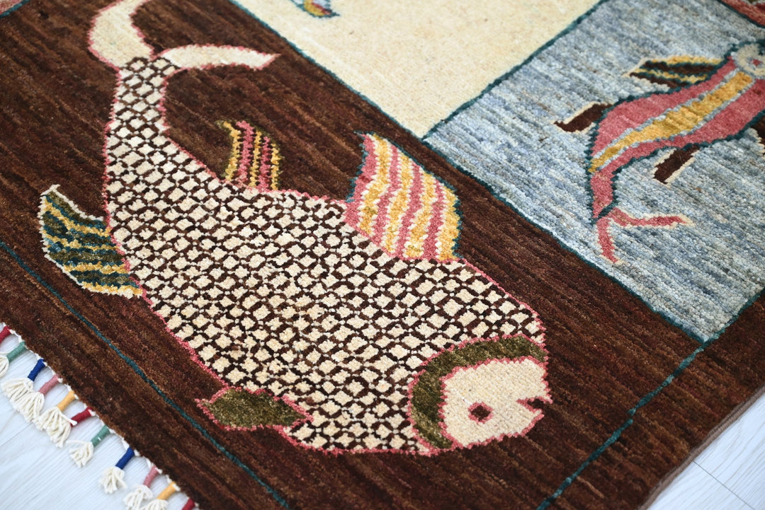 brown Accent rug 3' 1" x 5' 0"