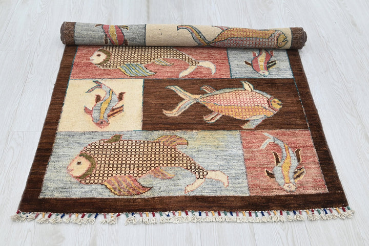 brown Accent rug 3' 1" x 5' 0"
