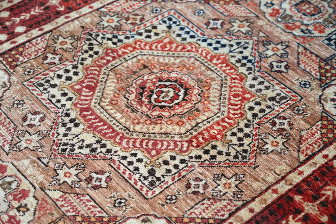 brown Accent rug 3' 4" x 4' 10"