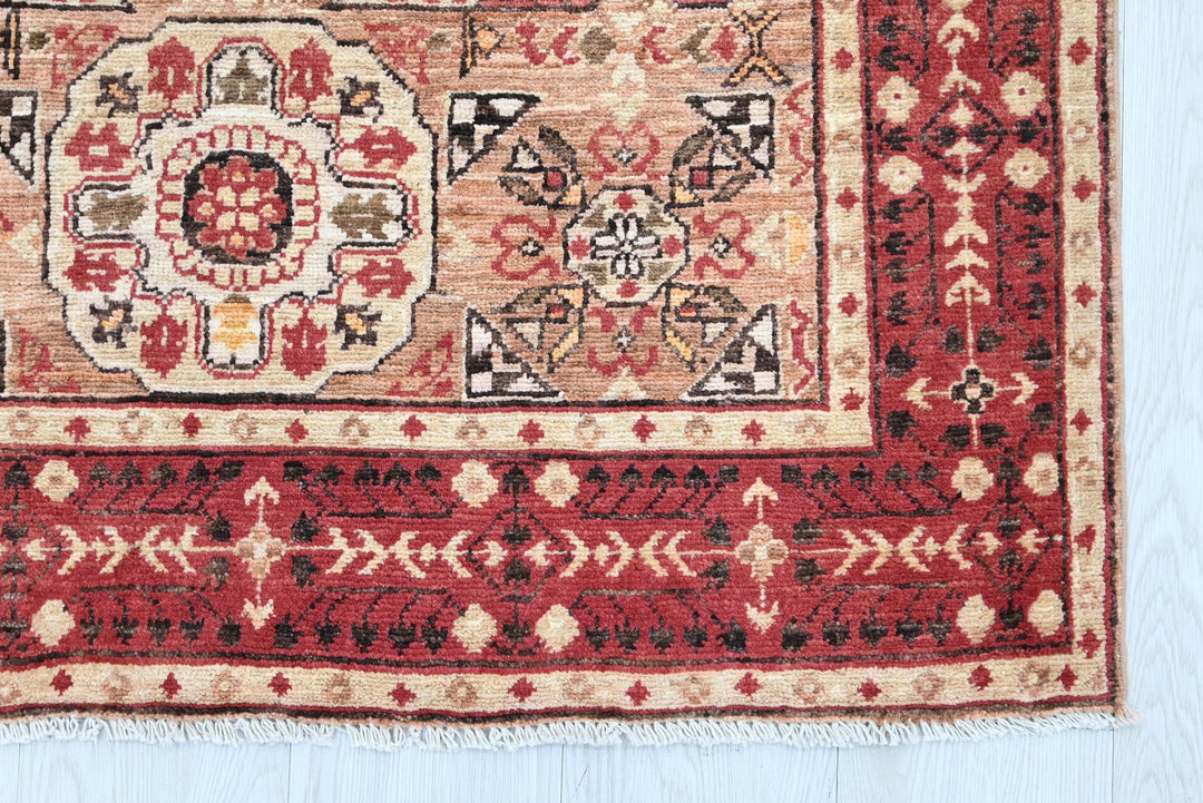 brown Accent rug 3' 4" x 4' 10"