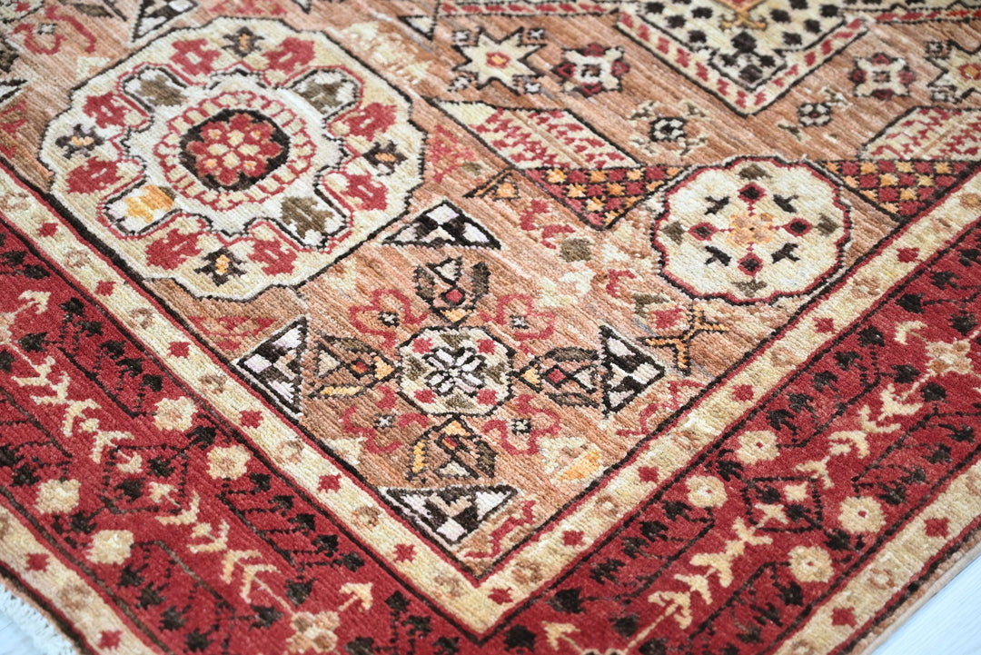 brown Accent rug 3' 4" x 4' 10"