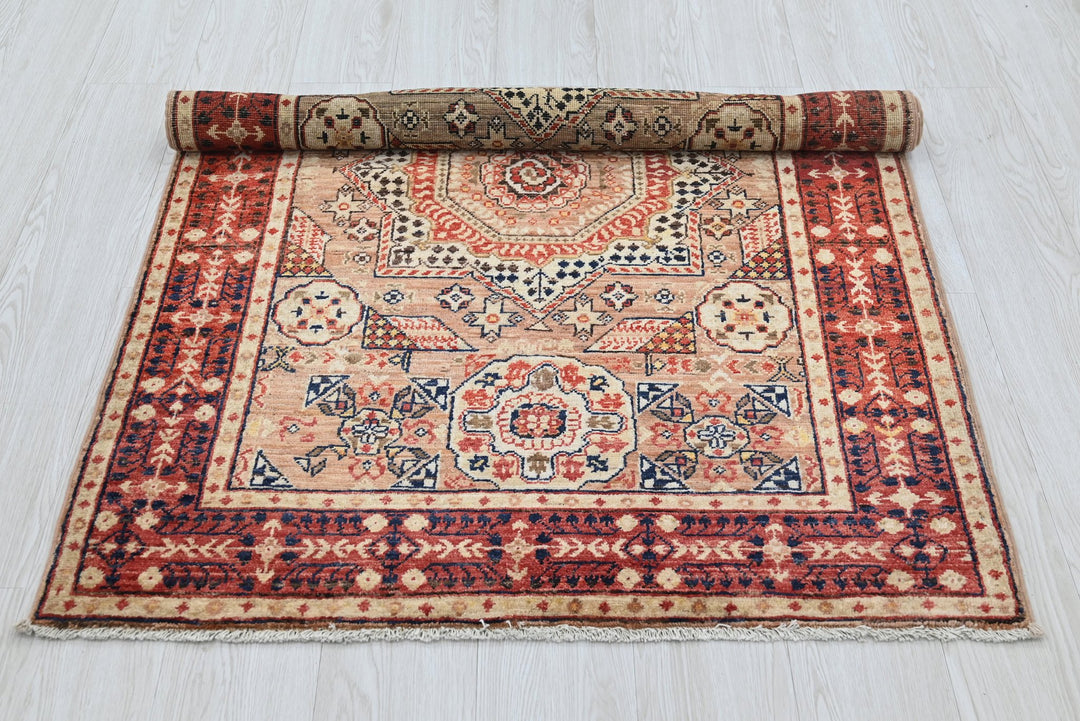 brown Accent rug 3' 4" x 4' 10"