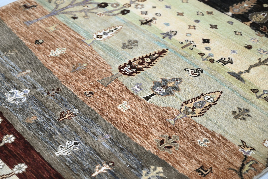 black Accent rug 3' 5" x 4' 9"